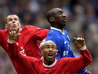 Jamie Carragher swats away El...